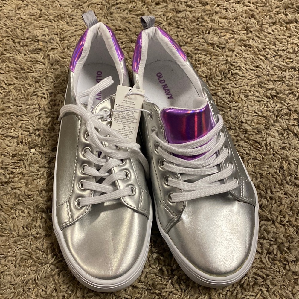 Girls sneakers